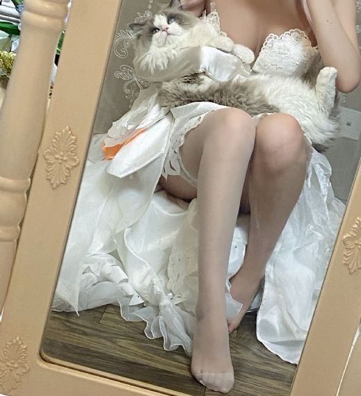 美女为了钱和男人做出这种事_4K在线播放