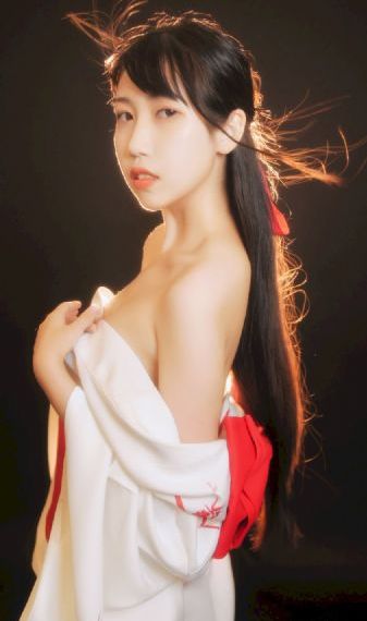 kagneylinn高潮喷水_青苹果乐园免费高清观看
